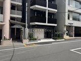 CREATIF蔵前 前面道路から見たモダンな建物エントランス