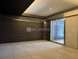 CREATIF蔵前 暖色系照明で落ち着いた印象のエレベーターホール