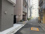 CREATIF蔵前 専有部へのアクセス通路から見た建物エントランス周辺の様子