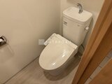 CREATIF蔵前 温水洗浄便座付きの清潔感あるトイレ空間