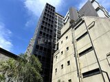 リビオメゾン浅草橋 下から見上げた建物の外観と青空