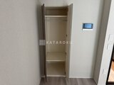 リビオメゾン浅草橋 棚板とハンガーパイプ付きのコンパクトな収納スペース