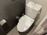 リビオメゾン浅草橋 温水洗浄便座付きのモダンなトイレ空間