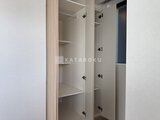 リビオメゾン浅草橋 開き戸式で収納量豊富なクローゼット