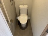 リビオメゾン浅草橋 温かみのある落ち着いた色合いのトイレ空間