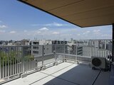 リビオメゾン浅草橋 開放的なバルコニーから都市風景を望む眺望