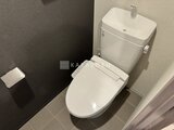 リビオメゾン浅草橋 白を基調とした清潔感のあるトイレ空間