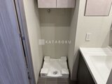 リビオメゾン浅草橋 洗濯機置き場と上部収納を備えた洗面脱衣室