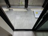 リビオメゾン浅草橋 開放的なバルコニーから見た広々としたテラス空間