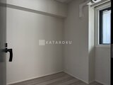 リビオメゾン浅草橋 窓からの採光が入る落ち着いた印象の洋室