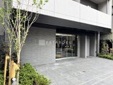 CREATIF本所吾妻橋 モダンな外観とグレーのタイル張りが落ち着いた印象のエントラン