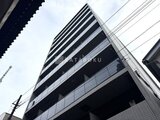 CREATIF本所吾妻橋 下から見上げた建物外観、整然とした横線ラインが特徴のモダンな