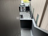 CREATIF本所吾妻橋 駐車スペースと庭を見下ろす共用通路の様子