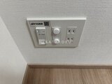 CREATIF本所吾妻橋 照明調整機能付きの天井スイッチと複数のコンセント