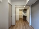 CREATIF本所吾妻橋 奥のキッチンが見える広めの玄関フロア