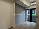 CREATIF本所吾妻橋 開放的なバルコニービューを備えたリビングダイニング空間