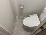 CREATIF本所吾妻橋 温白色照明が落ち着きを与える清潔なトイレ空間