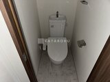 CREATIF本所吾妻橋 温白色照明で明るく清潔感のあるトイレ空間