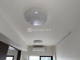 CREATIF本所吾妻橋 天井埋込型の照明が備わった明るいエントランスホール