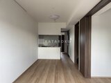 CREATIF本所吾妻橋 リビングダイニングから見たキッチンカウンター付きの開放的な空