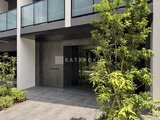 コンフォリア・リヴ押上ノース モダンなエントランスと緑がある開放的な建物外観