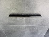 コンフォリア・リヴ押上ノース モダンな石材タイル張りの床に設置された建物サイン
