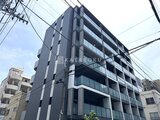 コンフォリア・リヴ押上ノース 前面道路から見たモダンな外観の建物
