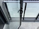 コンフォリア・リヴ押上ノース バルコニーから眺めた開放的な窓と外の風景