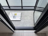 コンフォリア・リヴ押上ノース 天窓から採光が入る開放的なバルコニー