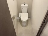 エスレジデンス王子イネーブル 温水洗浄便座付きの清潔感あるトイレ空間