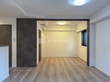 エスレジデンス王子イネーブル 明るい印象のリビングダイニングと個室への動線が開放的な間取り