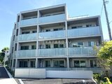 エスレジデンス駒場東大前 モダンなデザインのマンション外観、開放的なバルコニーが特徴