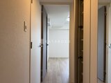 エスレジデンス駒場東大前 廊下から各居室へのアクセスができるゆとりのある間取り配置