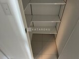 エスレジデンス駒場東大前 ニッチ棚が備わった落ち着きのある廊下空間