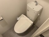 エスレジデンス駒場東大前 温水洗浄便座付きのコンパクトなトイレ空間