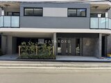 エスレジデンス亀戸バーム 前面道路から見たモダンな建物エントランス