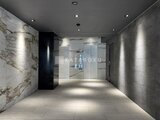 エスレジデンス亀戸バーム モダンな石貼り壁に囲まれた広々としたエレベーターホール