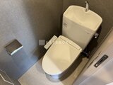 エスレジデンス亀戸バーム 温水洗浄便座付きのモダンなトイレ空間