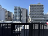 エスレジデンス亀戸バーム バルコニーから見た周辺建物と青空が広がる眺望