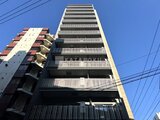 ブリリアイスト御茶ノ水 青空を背景に撮影した建物全体の外観