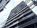 ブランシエスタ入谷グランデ 下から見上げた、モダンで整形された高層マンション外観