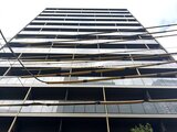 ブランシエスタ入谷グランデ 下から見上げた建物の整然としたファサード