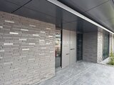 リテラス南千住サウス モダンなレンガ造りのエントランスと落ち着いた印象の共用部空間