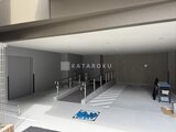 リテラス南千住サウス 開放的なエントランスホールと段差のあるアプローチ