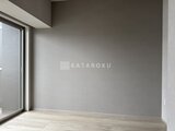 リテラス南千住サウス 大きな窓から光が入る、落ち着いた色調のリビング空間