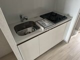 リテラス南千住サウス シンク・ガスコンロ・調理スペースを備えたコンパクトなキッチン