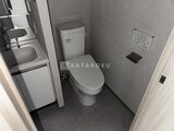リテラス南千住サウス 温水便座付きトイレと洗面台が備わったトイレ空間