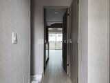 リテラス南千住サウス 廊下から奥の居室へ繋がる開放的な通路空間
