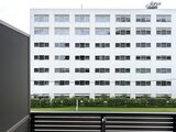 リテラス南千住サウス 隣接する建物を見おろすベランダからの眺望