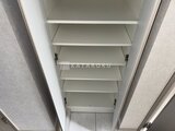リテラス南千住サウス 可動式の棚板を備えた開放的な壁面クローゼット